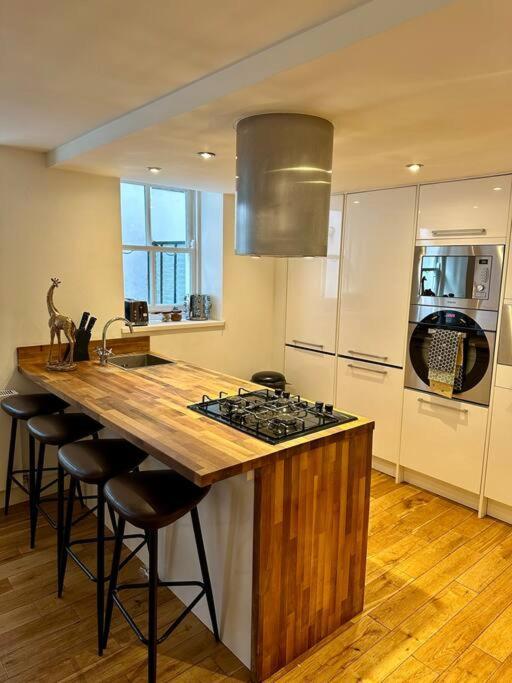Opulent Oasis In London Apartment Luaran gambar